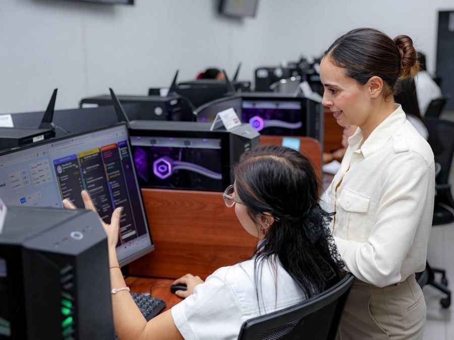 Lanza Ana Paty nueva plataforma de atención 24 horas “chatcun”