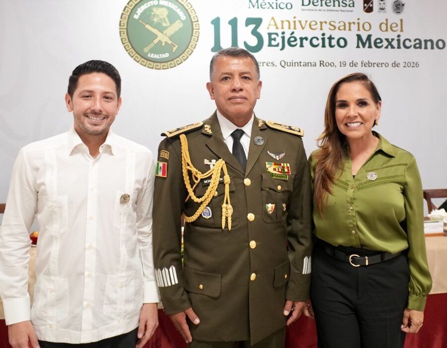 Renán Sánchez Tajonar acompaña a la Gobernadora Mara Lezama en el CXIII Aniversario del Ejército Mexicano