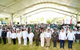 Renán Sánchez Tajonar acompaña a la Gobernadora Mara Lezama en el Día de la Bandera