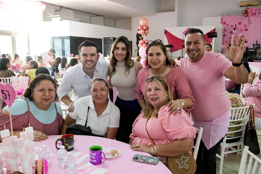 Pablo Bustamante convive con mujeres tianguistas y refrenda su compromiso de seguir caminando junto a ellas