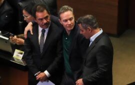 ¿SE RECONCILIA LA 4T? | Senadores de Morena, PT y PVEM respaldan el Plan B de Sheinbaum