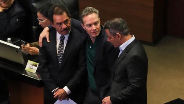 PLAN B | Quitan de la Constitución el mínimo de 7 regidores por municipio, pero mantienen la campaña de Claudia en Revocación de Mandato