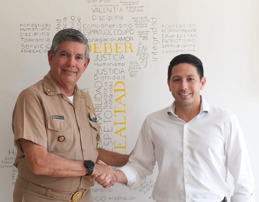 “Para cuidar mejor a las familias de Cozumel” | Se reúne Renán Sánchez Tajonar con la Marina