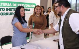 Entrega Blanca Merari credenciales del programa “Conoce a tu Inspector”