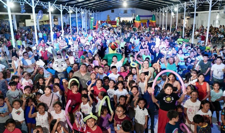 Renán Sánchez Tajonar celebra con más de mil 800 cozumeleños el Día de la Niña y el Niño