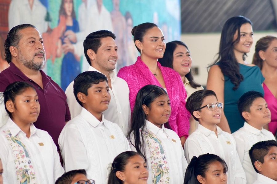 Renán Sánchez Tajonar da la bienvenida a niñas y niños del Parlamento Infantil