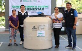 Entrega Blanca Merari tinacos y equipos en apoyo a la economía familiar