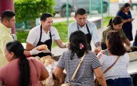 Renán Sánchez Tajonar y “Chepe” Contreras conviven con familias en Cozumel