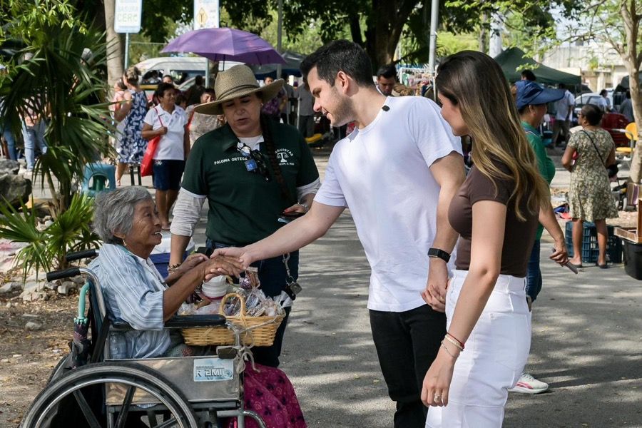 “Comemos Tod@s continúa llegando a las familias cancunenses” | Recorre Pablo Bustamante tianguis de la Región 96