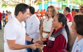 Renán Sánchez Tajonar y Elda Xix Eúan realizan gira para entrega de equipamiento educativo en escuelas de Cozumel