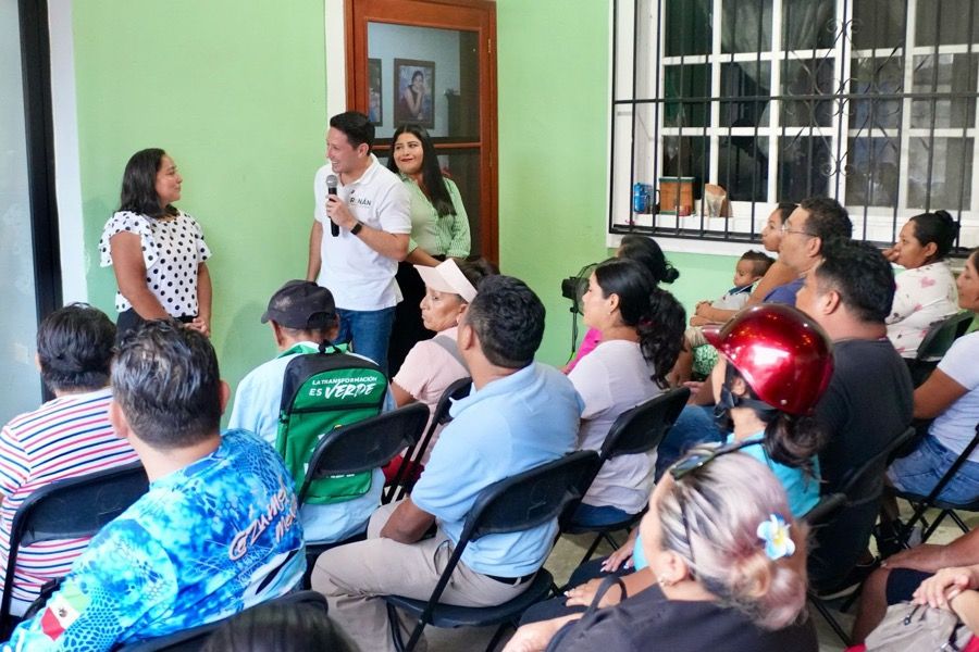 Se reúne Renán Sánchez Tajonar con vecinos de Cozumel