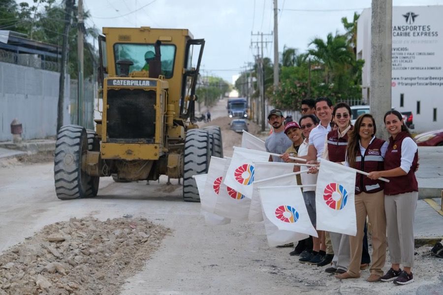 Mara Lezama y Ana Paty inician obra municipal en la avenida Nazareth para mejorar la conectividad entre Colosio y Huayacán