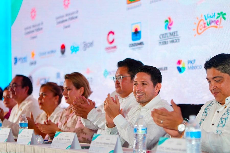 Reconoce Renán Sánchez Tajonar el manejo responsable de las finanzas en Quintana Roo durante la Convención Regional de Contadores Públicos