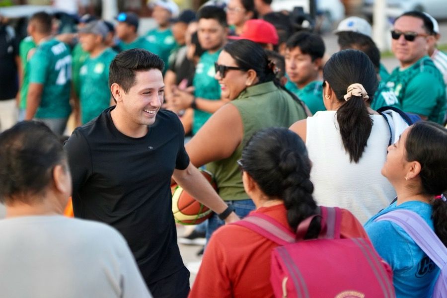 Respalda Renán Sánchez Tajonar a más de 60 maestros de Cozumel que representarán a la isla en Chetumal