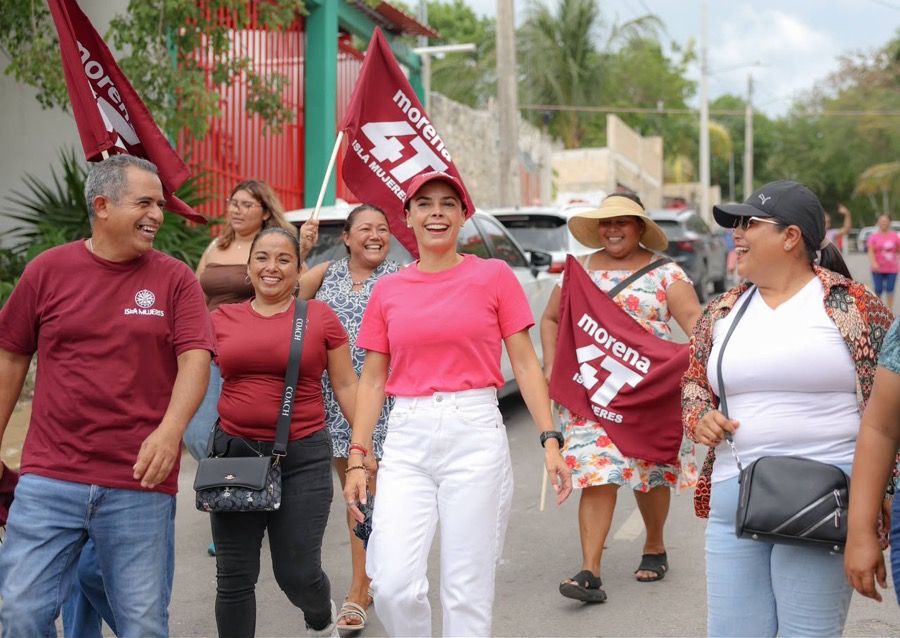 Visita Ana Paty Zona Continental de Isla Mujeres en campaña por coordinación de MORENA