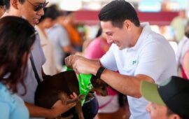 Acerca Renán Sánchez Tajonar jornada gratuita de bienestar animal a las familias de Cozumel
