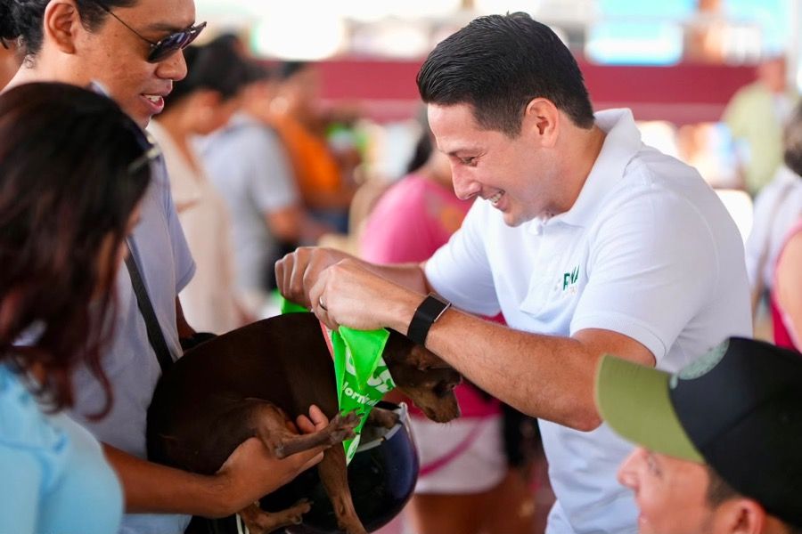 Acerca Renán Sánchez Tajonar jornada gratuita de bienestar animal a las familias de Cozumel