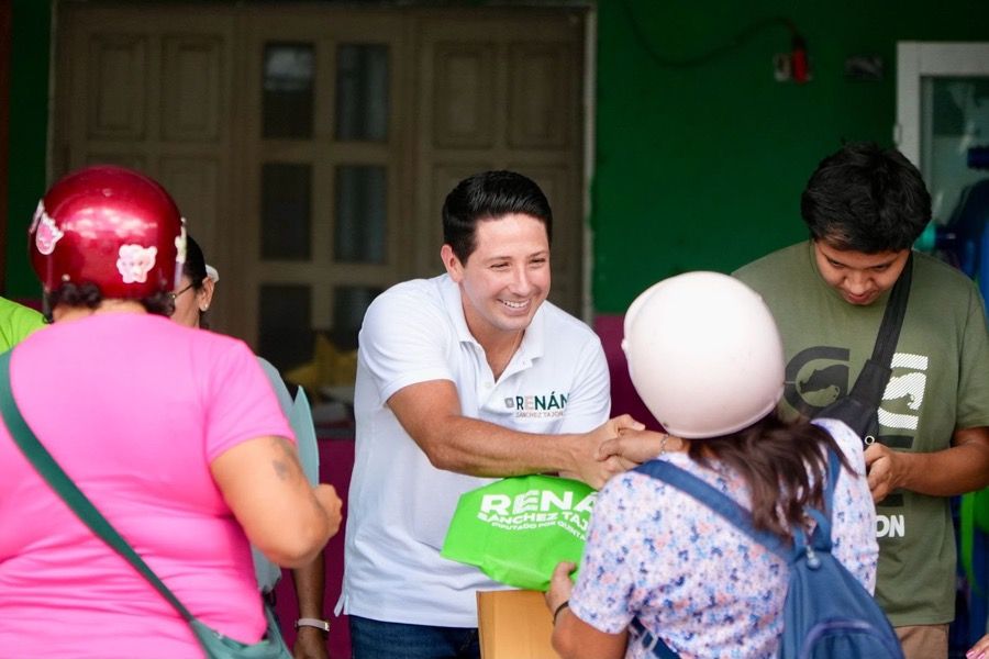 Gran respuesta al programa de kits de libretas de Renán Sánchez Tajonar; se agotan en un solo día