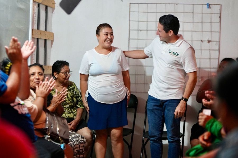 Renán Sánchez Tajonar se reúne con vecinas y vecinos de la colonia Emiliano Zapata en Cozumel