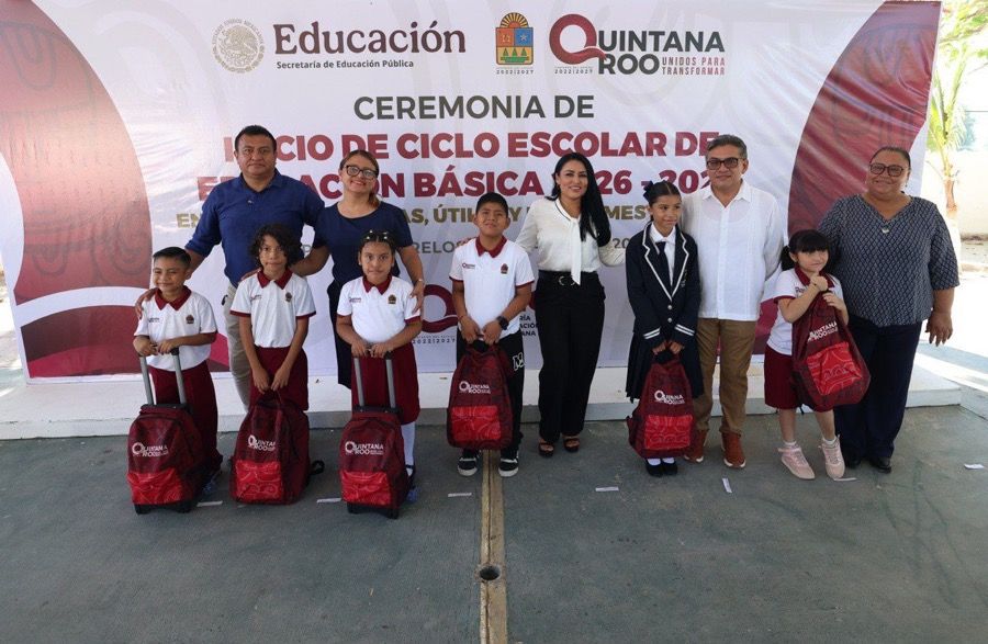 Da Blanca Merari la bienvenida a niñas y niños al ciclo escolar 2026-2027