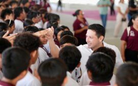 Acompaña Renán Sánchez Tajonar a alumnas y alumnos de Cozumel al arranque del Ciclo Escolar 2026–2027