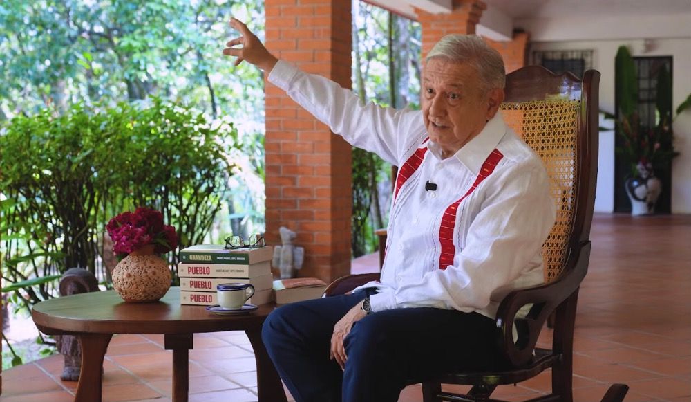 “ES EXCEPCIONAL LA PRESIDENTA” | AMLO reaparece y disipa señales de rompimiento; le dedica su libro a Sheinbaum