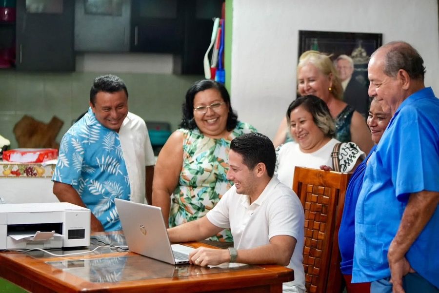 Renán Sánchez Tajonar se registra para la Coordinación Municipal  de MORENA en Cozumel