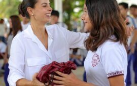 Entrega Ana Paty Peralta 99 mil pares de tenis gratuitos a estudiantes