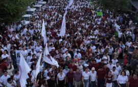 Demostración de fuerza de Estefanía en Playa del Carmen; hace un llamado a la unidad de MORENA